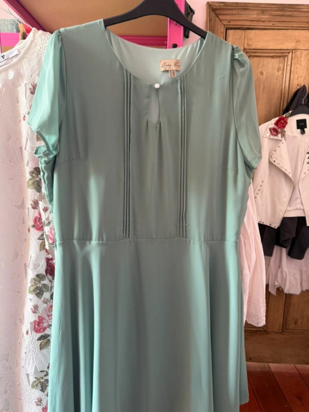 Pretty garden party style dress.